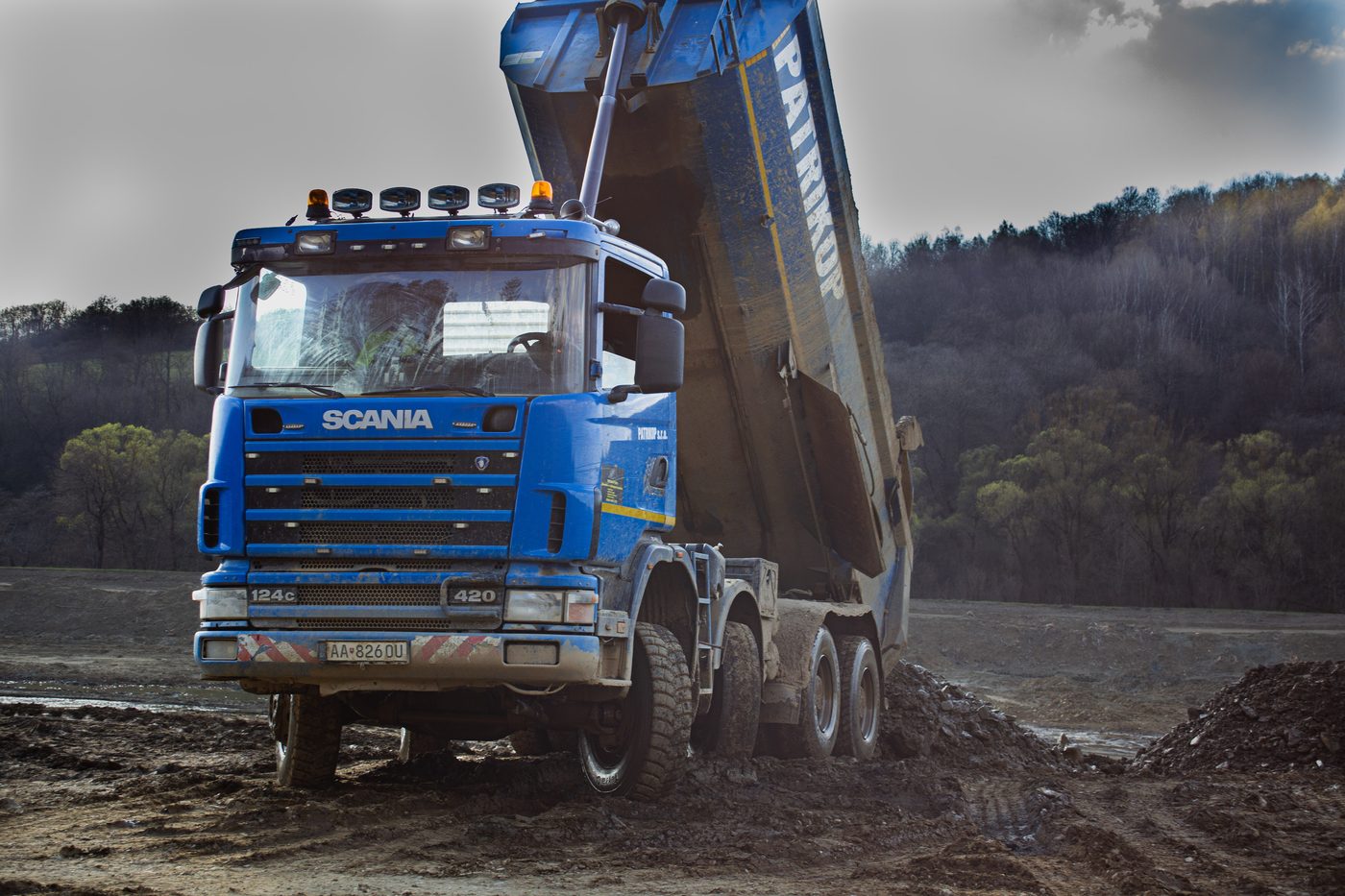 PATRIKOP Scania sklápač vyklápa náklad
